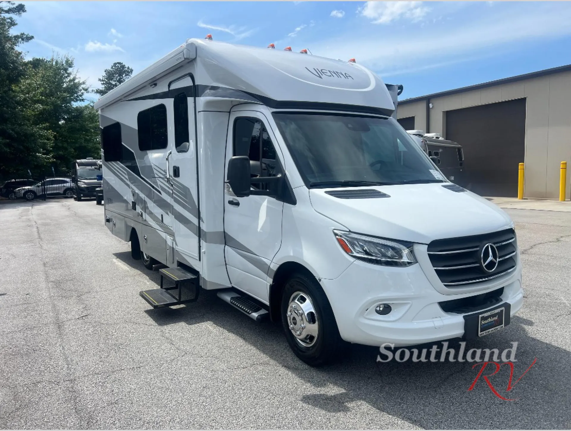 2025 Renegade RV Vienna 25DLN - Photo 2