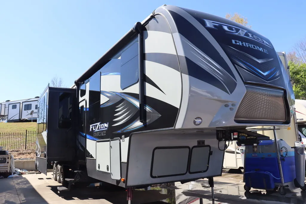 2016 Keystone RV Fuzion 422 - Chrome - Main photo