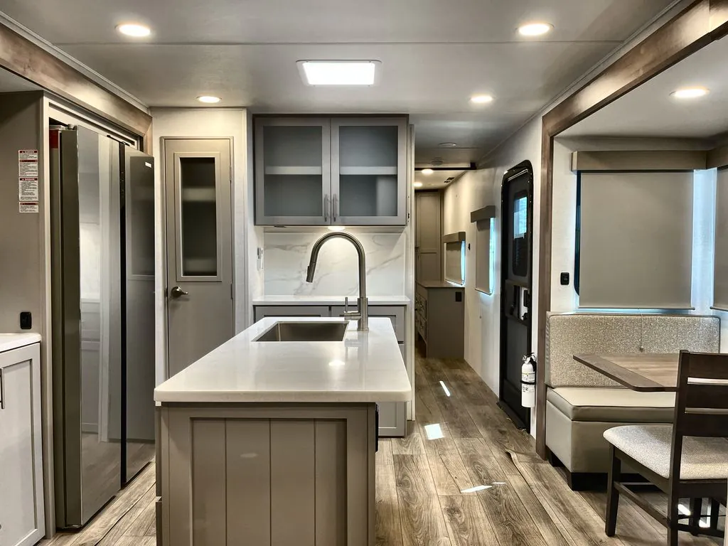 2025 Alliance RV Avenue 332RL - Photo 2