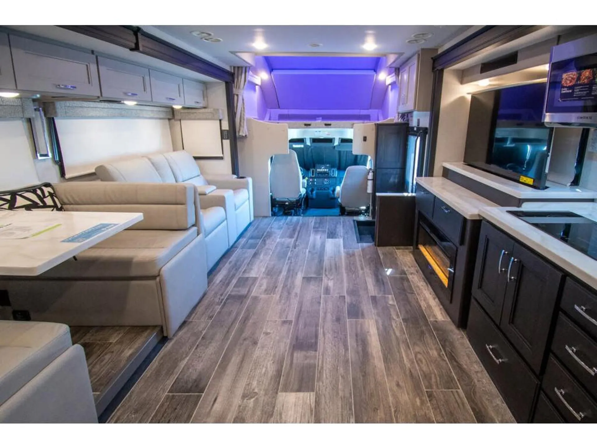 2026 Thor Motor Coach Inception 38DX - Photo 3