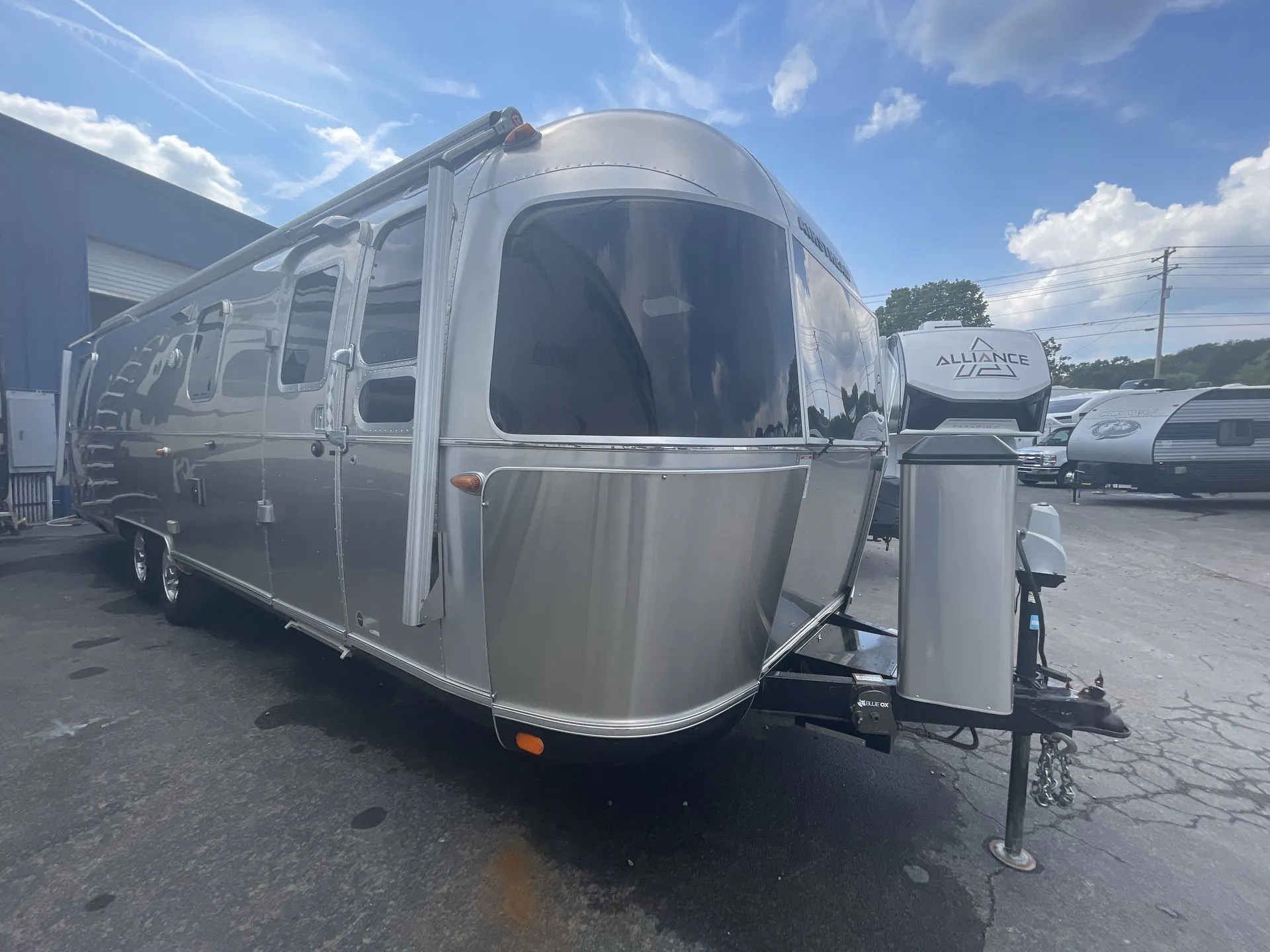 2017 Airstream Classic 30 TWIN - Photo 2