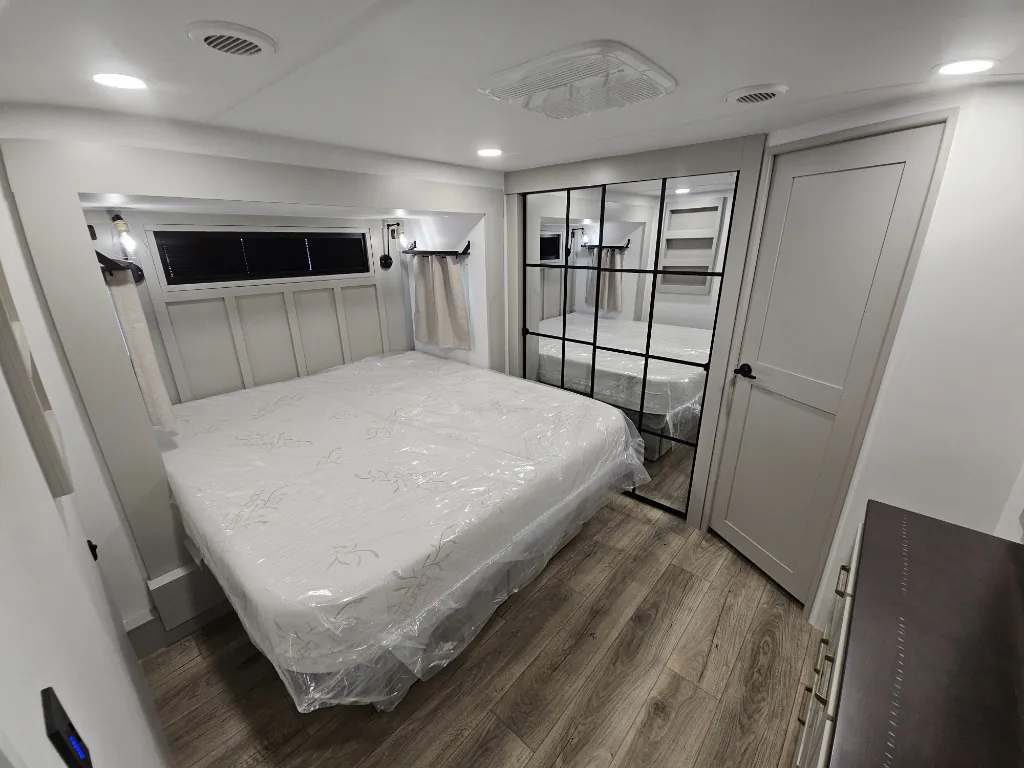 2026 Brinkley Model G 4150, Photos photo 42