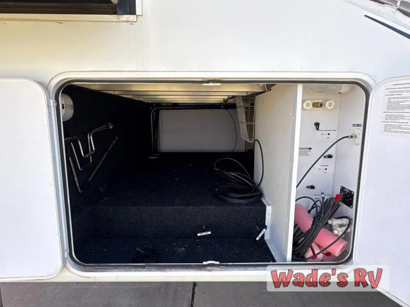 2008 Keystone RV Montana 307RL - Photo 4