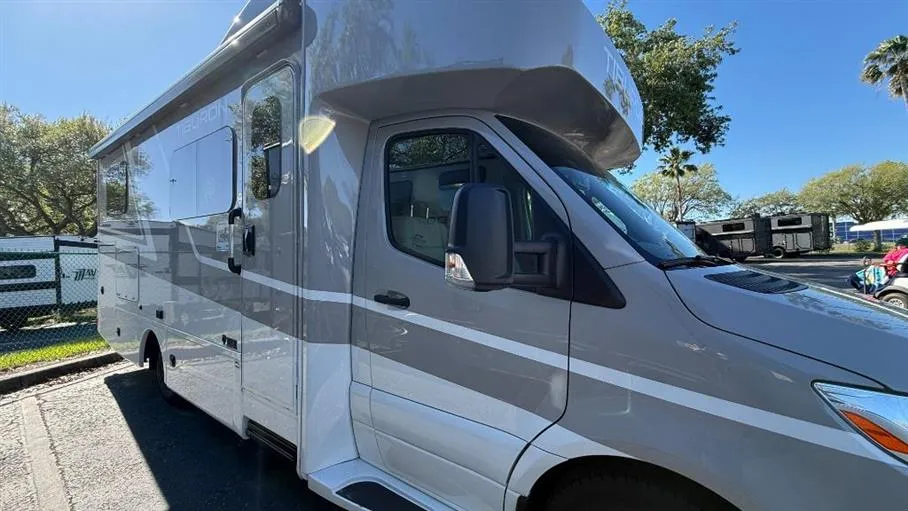2026 Thor Motor Coach Tiburon 24XL - Photo 2