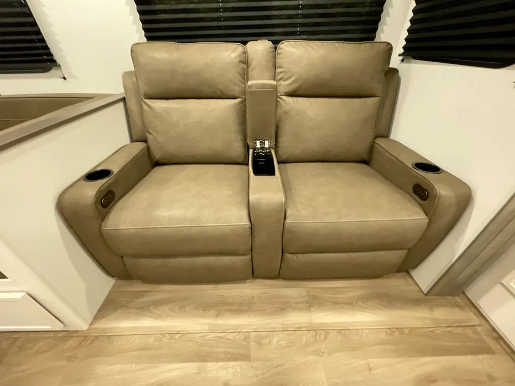 2027 Grand Design Transcend 335BHT, Photos photo 12
