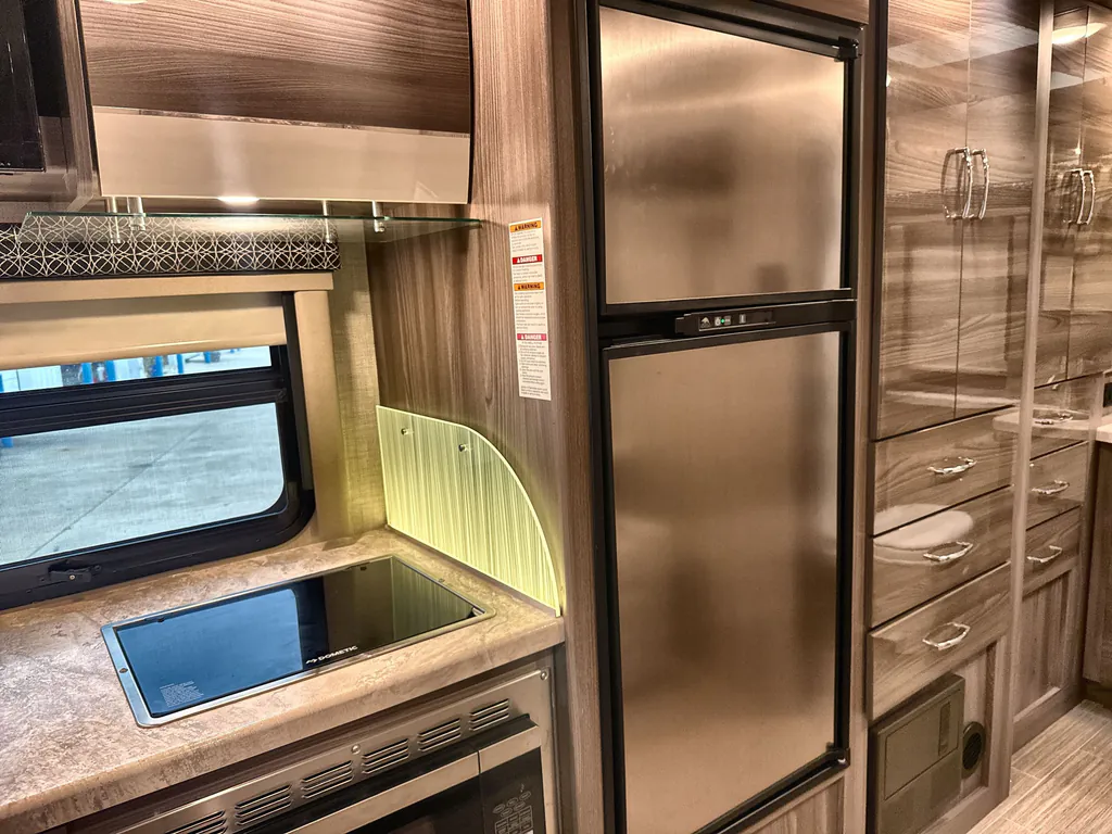 2022 Thor Motor Coach Tiburon 24FB, Photos photo 8
