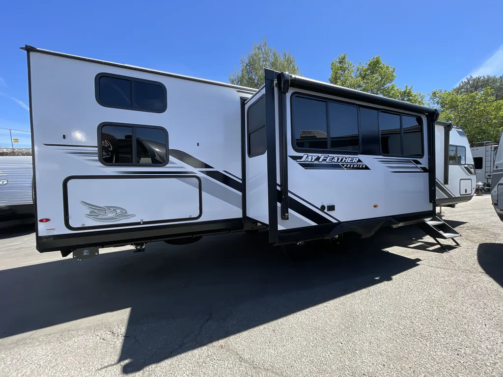 2026 Jayco Jay Feather 32QBH, Photos photo 5