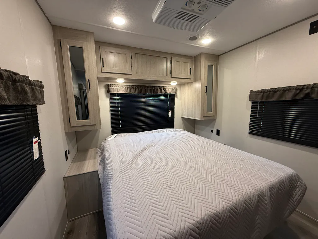 2024 Coachmen Catalina Legacy Edition 283FEDS, Photos photo 20