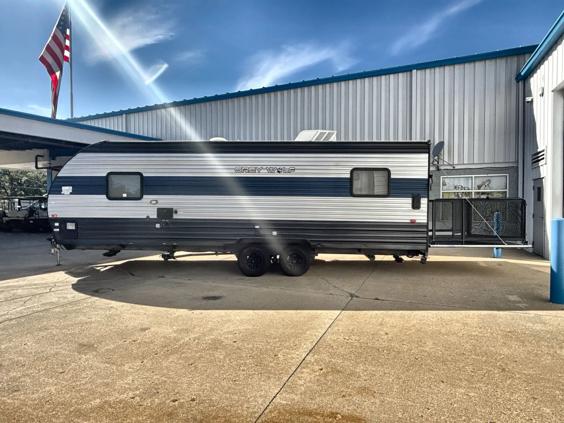 2022 Forest River Cherokee Grey Wolf 22RR — off campside