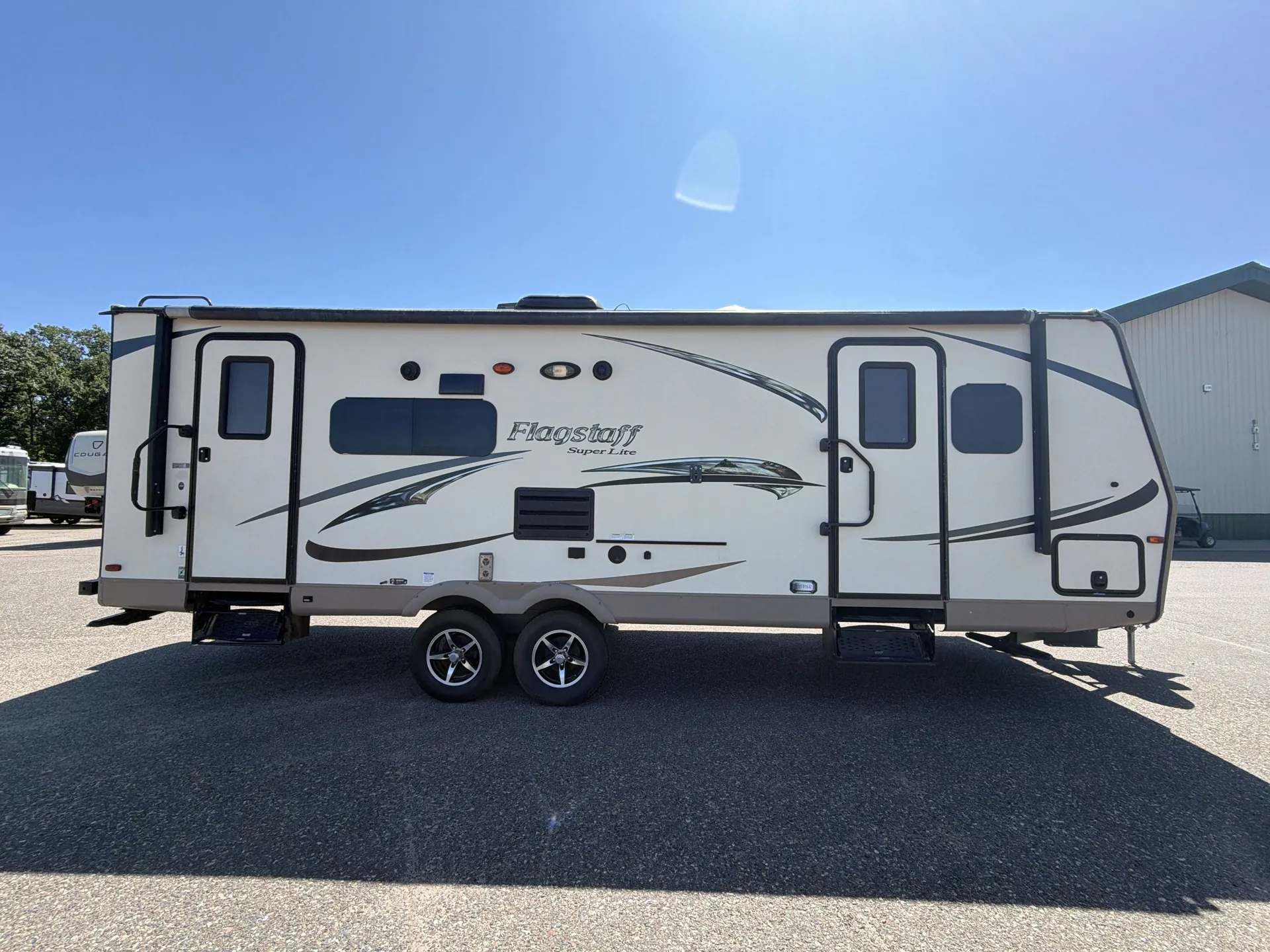 2017 Forest River Flagstaff Super Lite 26RLWS — campside