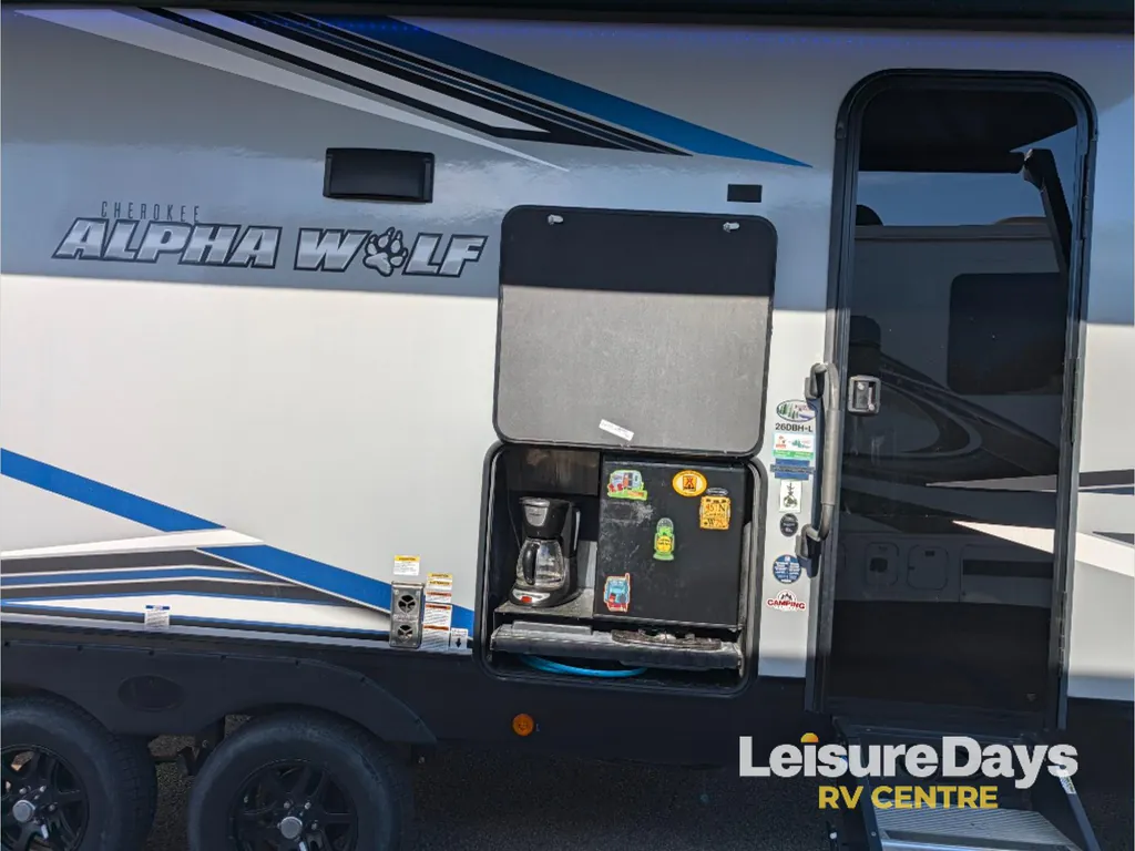 2022 Forest River Cherokee Alpha Wolf 26DBH-L, Photos photo 3
