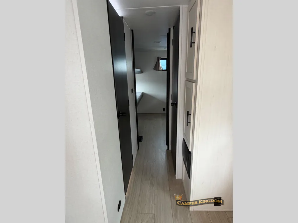 2027 Shasta I-5 532BEDS, Photos photo 12