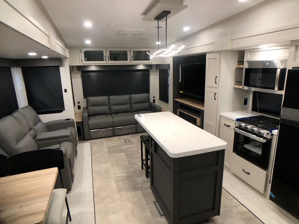 2027 Coachmen Chaparral 360IBL dealer photo 1 from Blue Compass RV