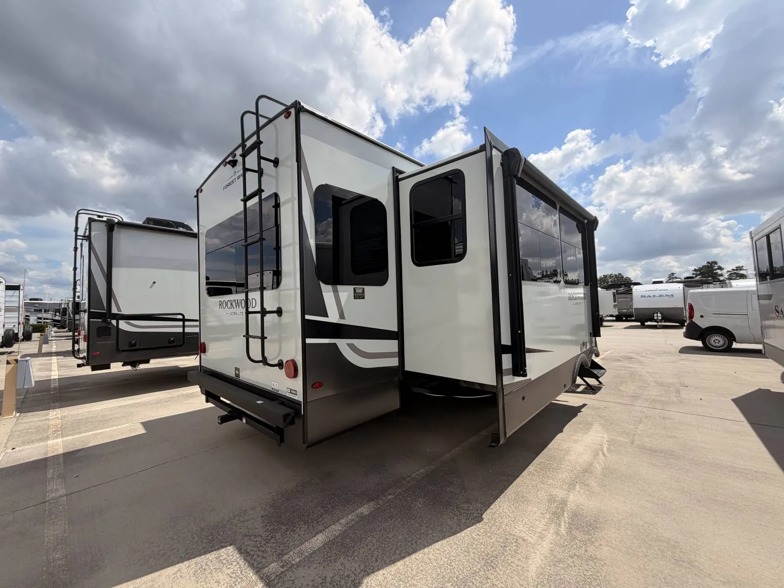 2027 Forest River Rockwood Ultra Lite 2916RL - Photo 4