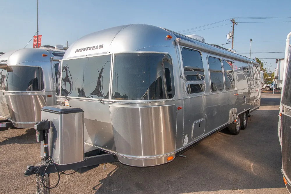 2024 Airstream Flying Cloud 30RB Twin - Photo 2