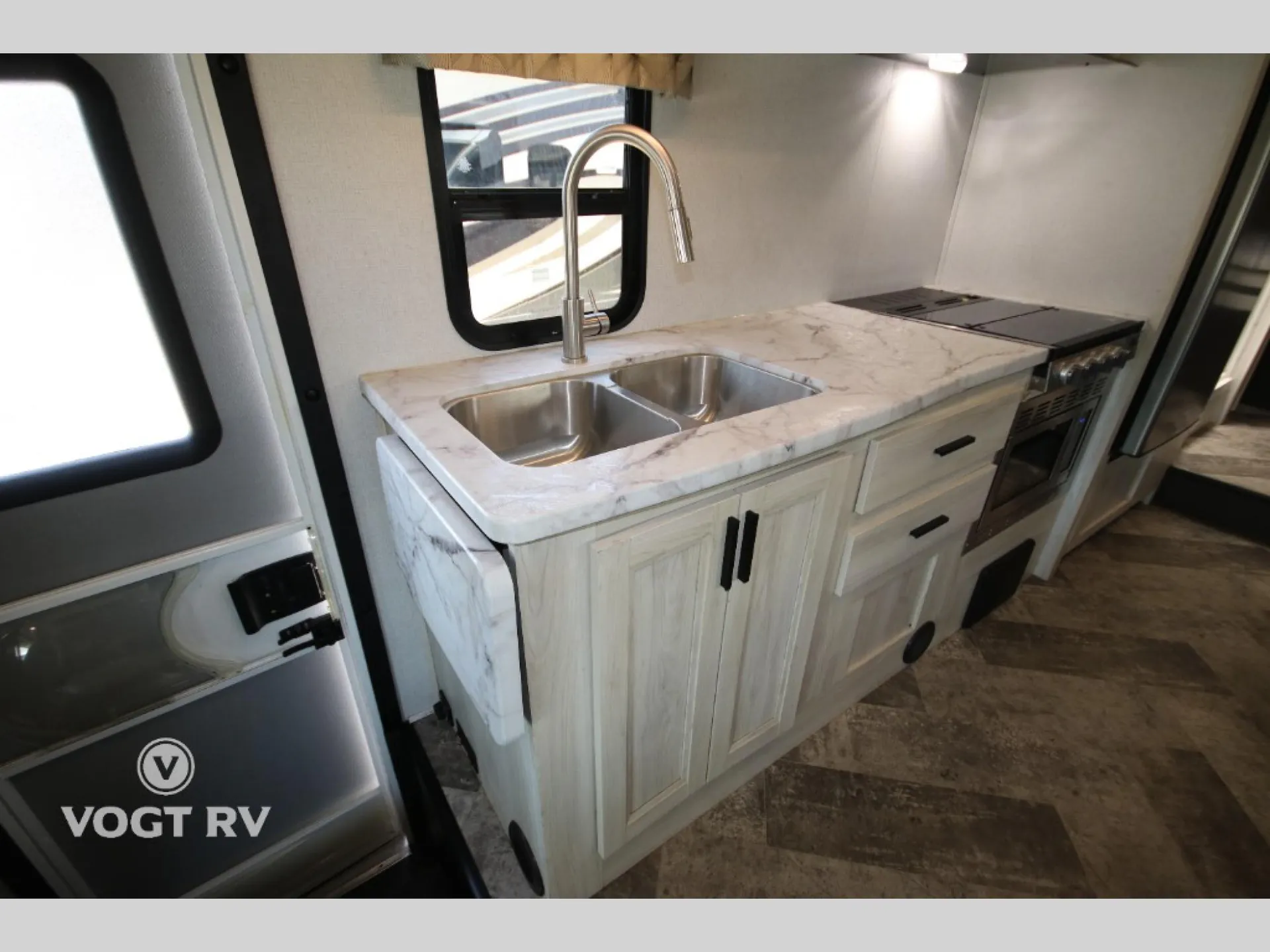 2020 Forest River Sunseeker LE 2850SLE - Photo 3