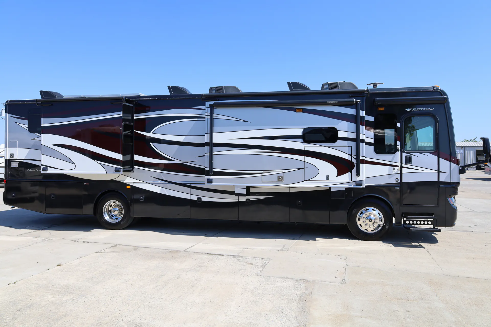 2017 Fleetwood Pace Arrow LXE 38K - Photo 4
