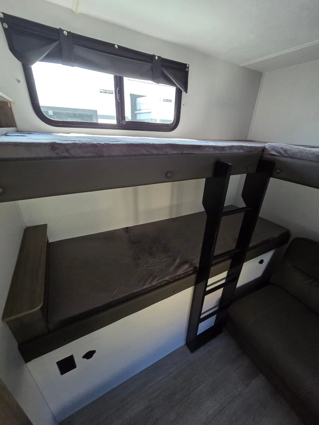 2026 Coachmen Freedom Express Select 30SE, Photos photo 40