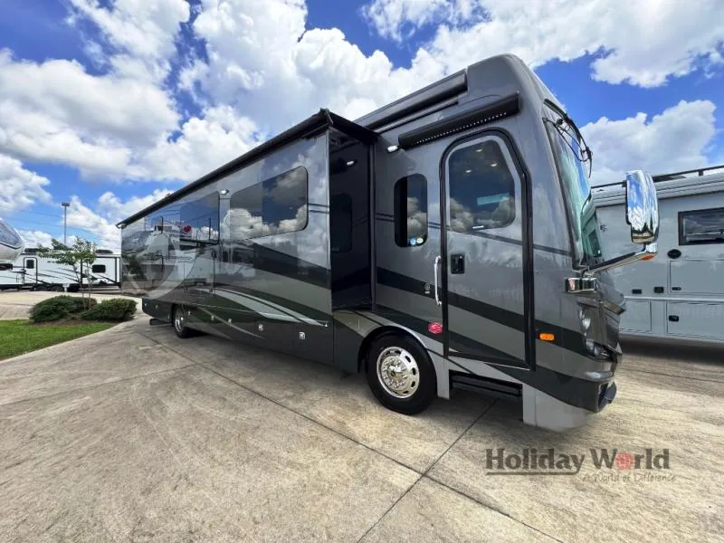 2023 Fleetwood Discovery LXE 40G - Photo 2