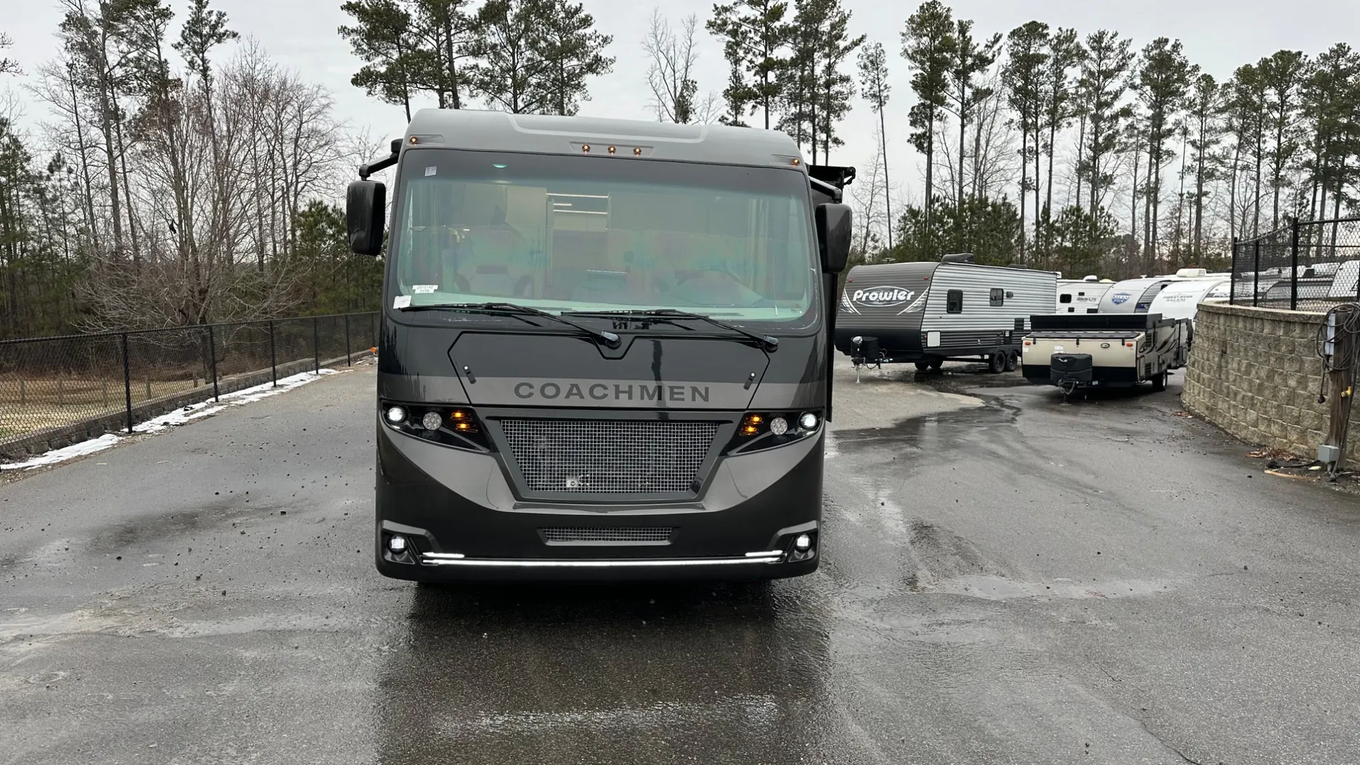 2025 Coachmen Euro 25TB - Photo 2