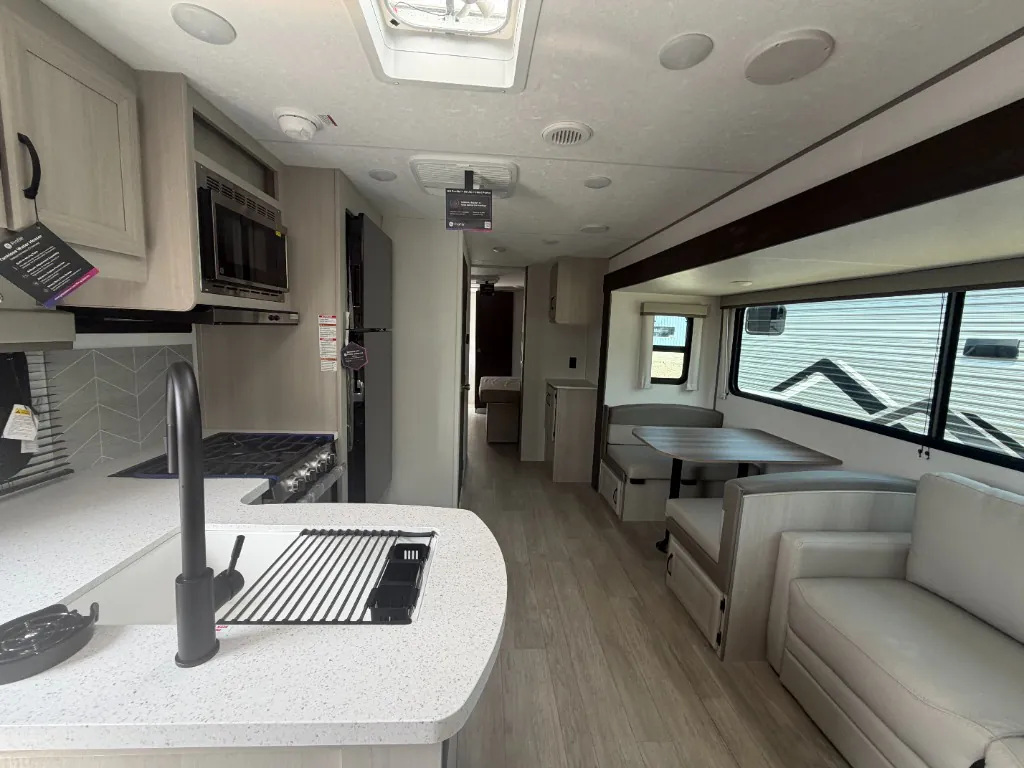 2027 Coachmen Catalina Legacy Edition 333DBDSCK, Photos photo 19