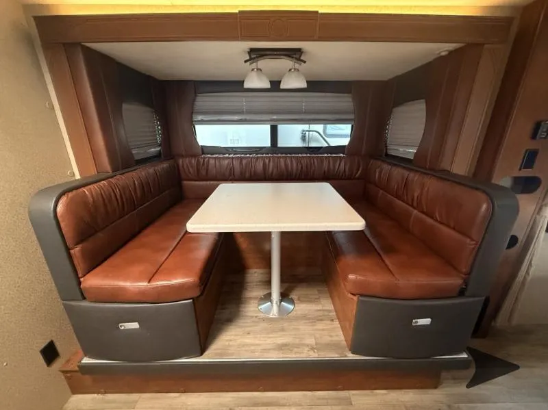 2018 Lance Lance Travel Trailers Used    1995 - Photo 4