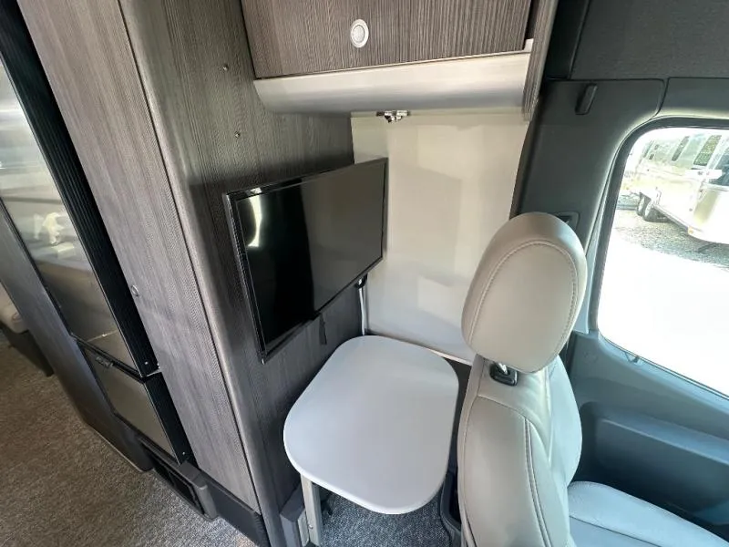 2021 Airstream Interstate 24GT Used    4x4 - Photo 4
