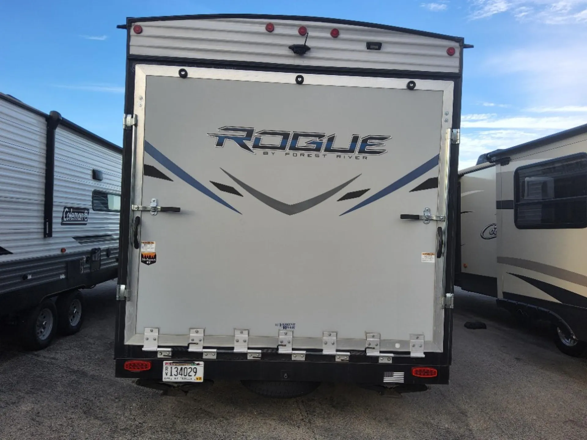 2021 Forest River Vengeance Rogue 25V — Photo 6
