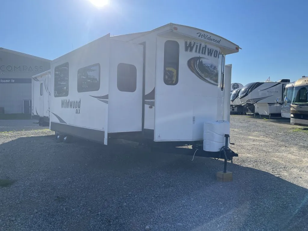 2015 Forest River Wildwood DLX 400FLT - Photo 2