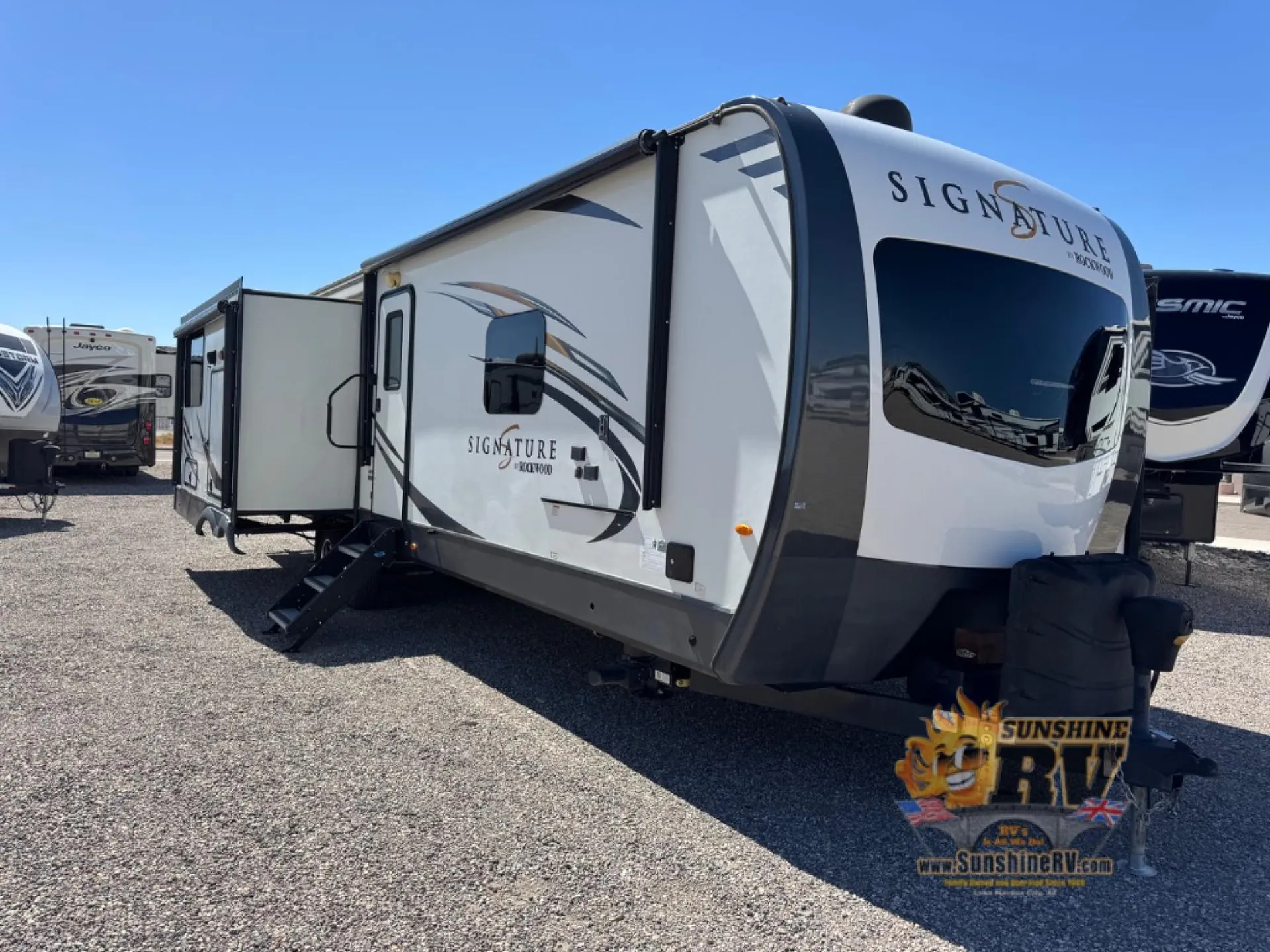 2020 Forest River Rockwood Signature Ultra Lite 8332SB - Photo 2