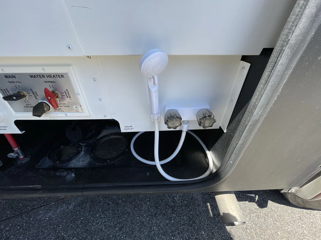 2023 Thor Motor Coach Challenger 35MQ, Photos photo 27