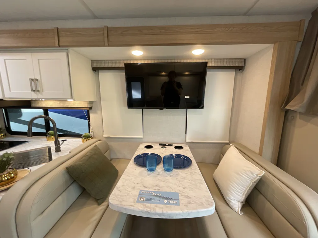2026 Thor Motor Coach Freedom Elite 28HE, Photos photo 14