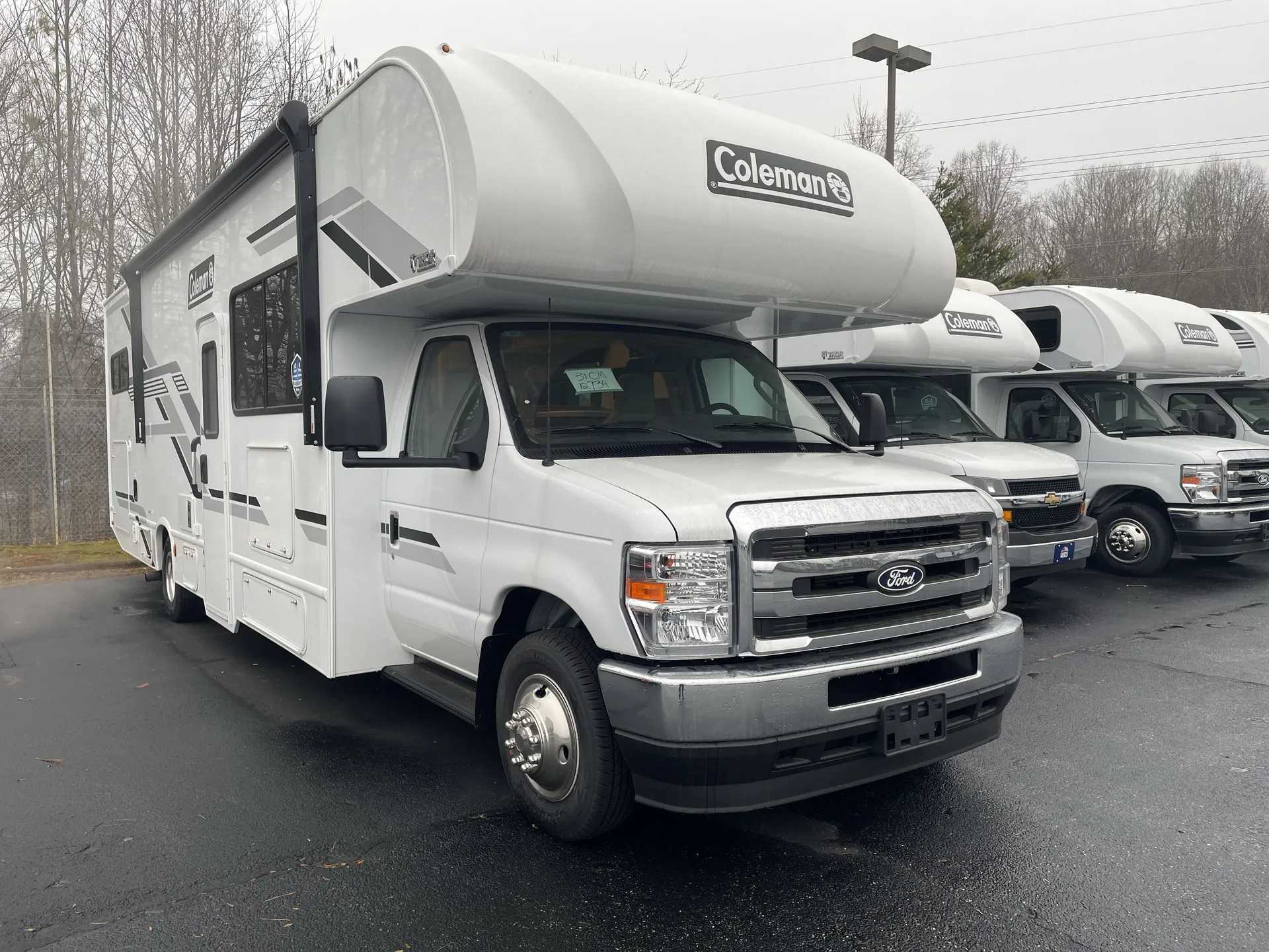 2026 Thor Motor Coach Coleman 31CM - Photo 2