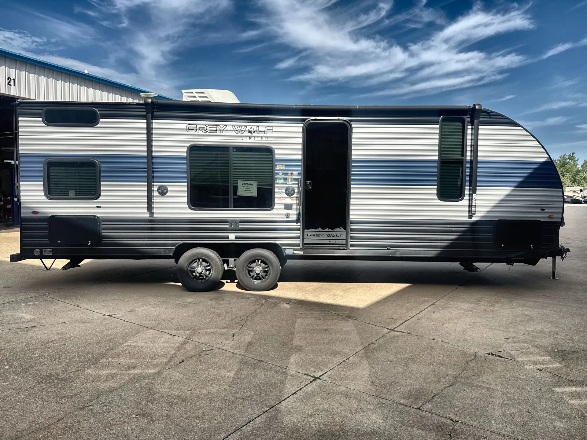 2022 Forest River Cherokee Grey Wolf 26DBH — campside