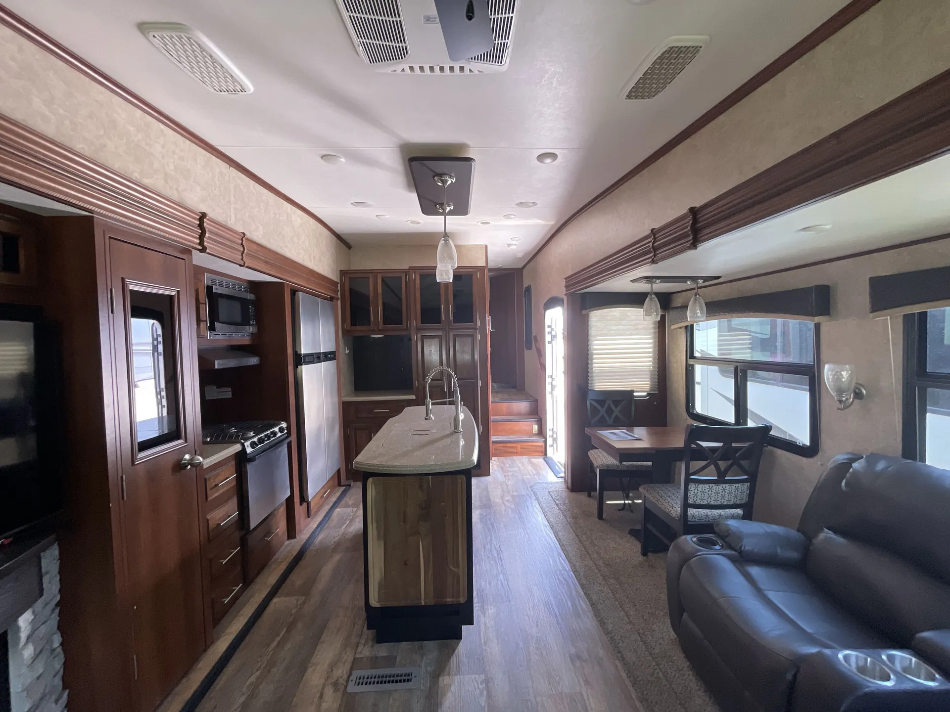 2017 Jayco Eagle 291RSTS — living area main