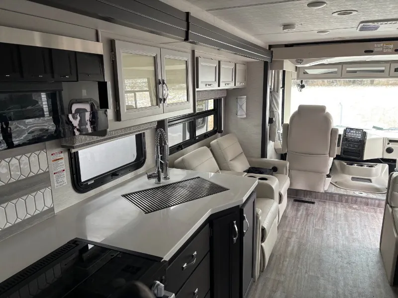 2023 Thor Motor Coach Luminate MM30 - Photo 4