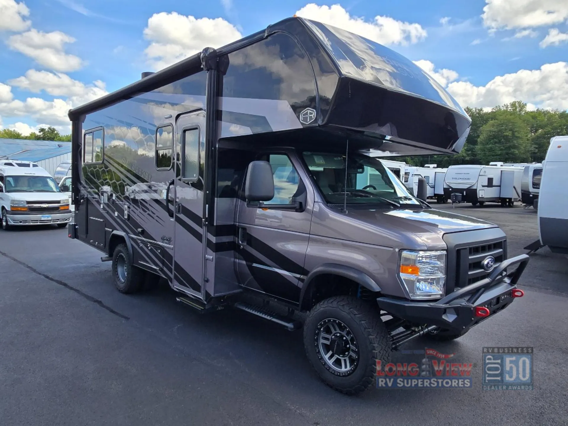2027 Forest River Sunseeker 23504X4 - Photo 2