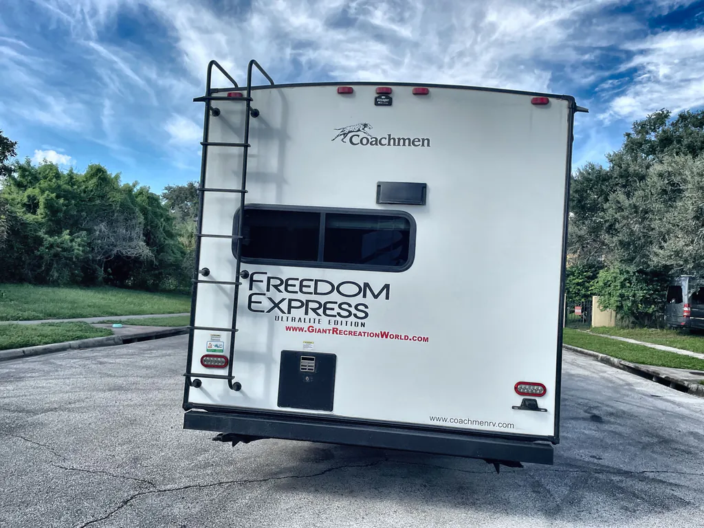 2024 Coachmen Freedom Express Select 31SE, Photos photo 7