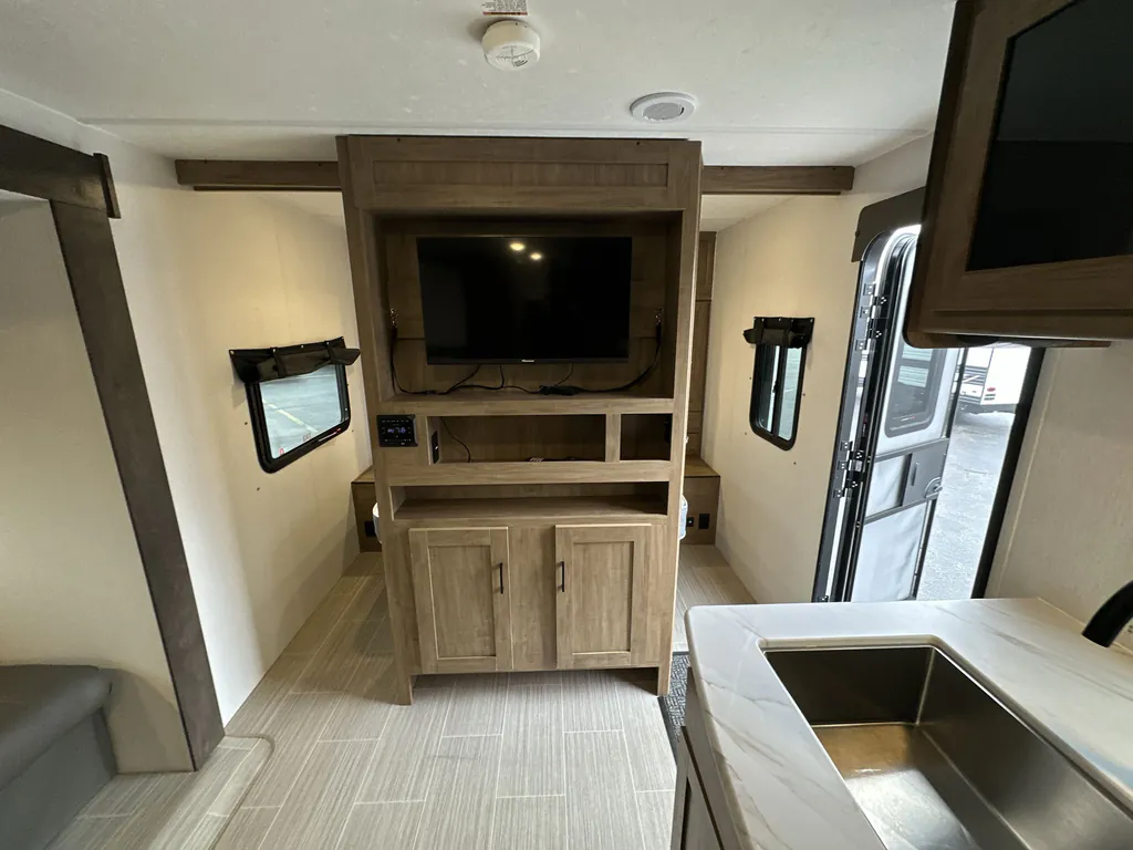 2024 Coachmen Freedom Express Select 29SE, Photos photo 11