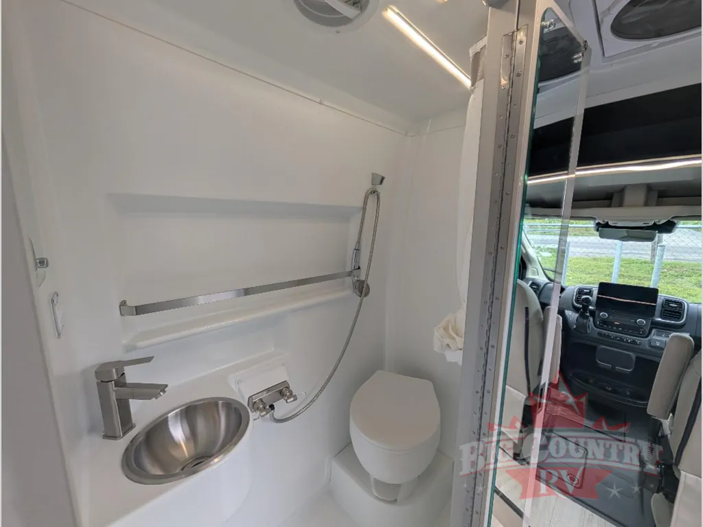 2027 Thor Motor Coach Tellaro 20Y, Photos photo 12