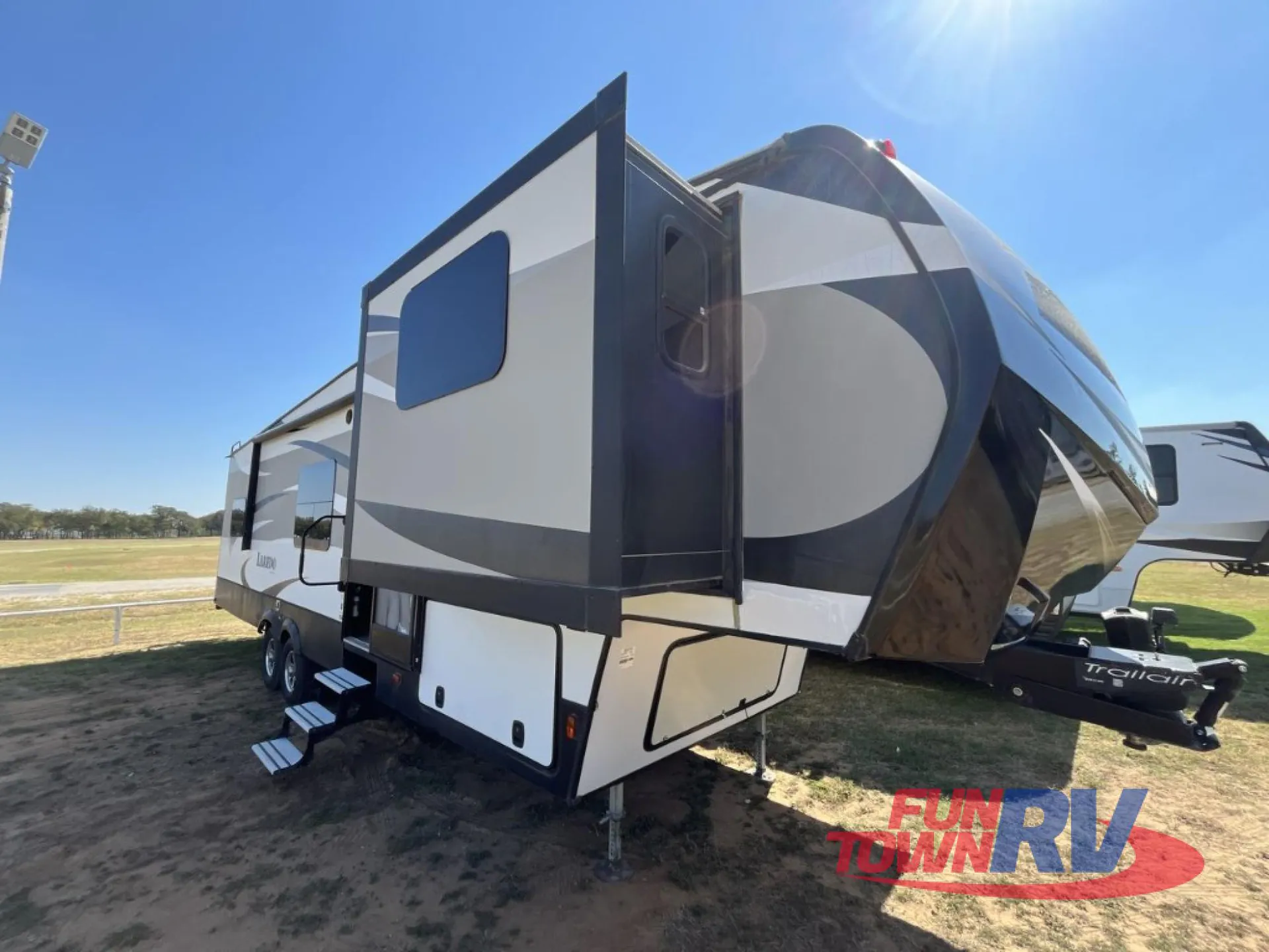 2016 Keystone Laredo 340FL - Photo 2