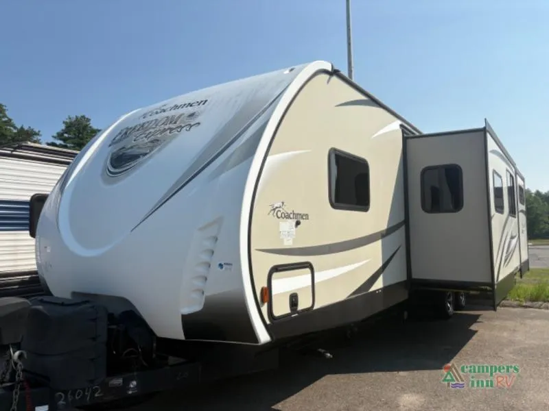 2017 Coachmen Freedom Express Liberty Edition 320BHDSLE - Photo 3