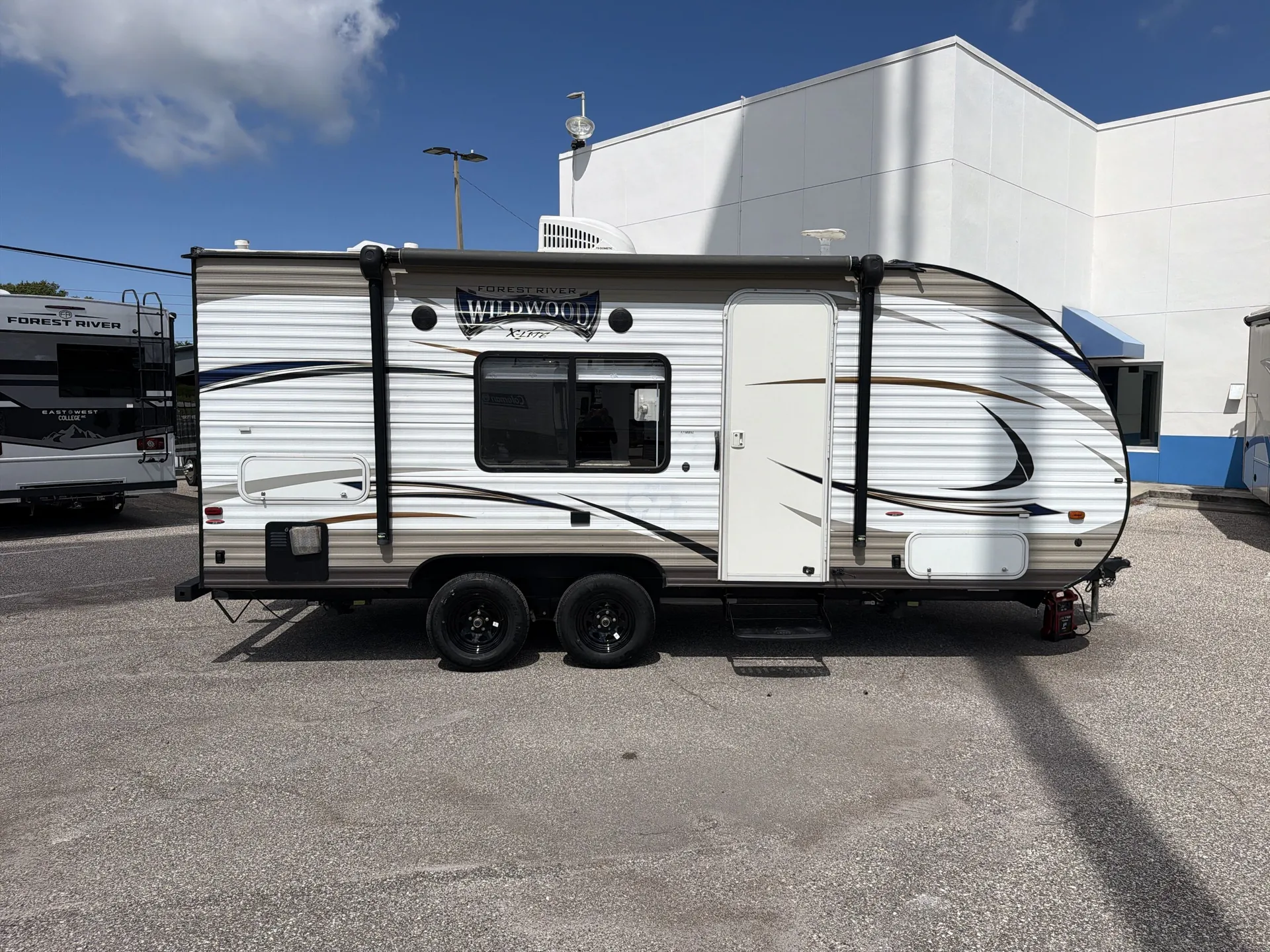 2018 Forest River Wildwood X-Lite 171RBXL — living area main