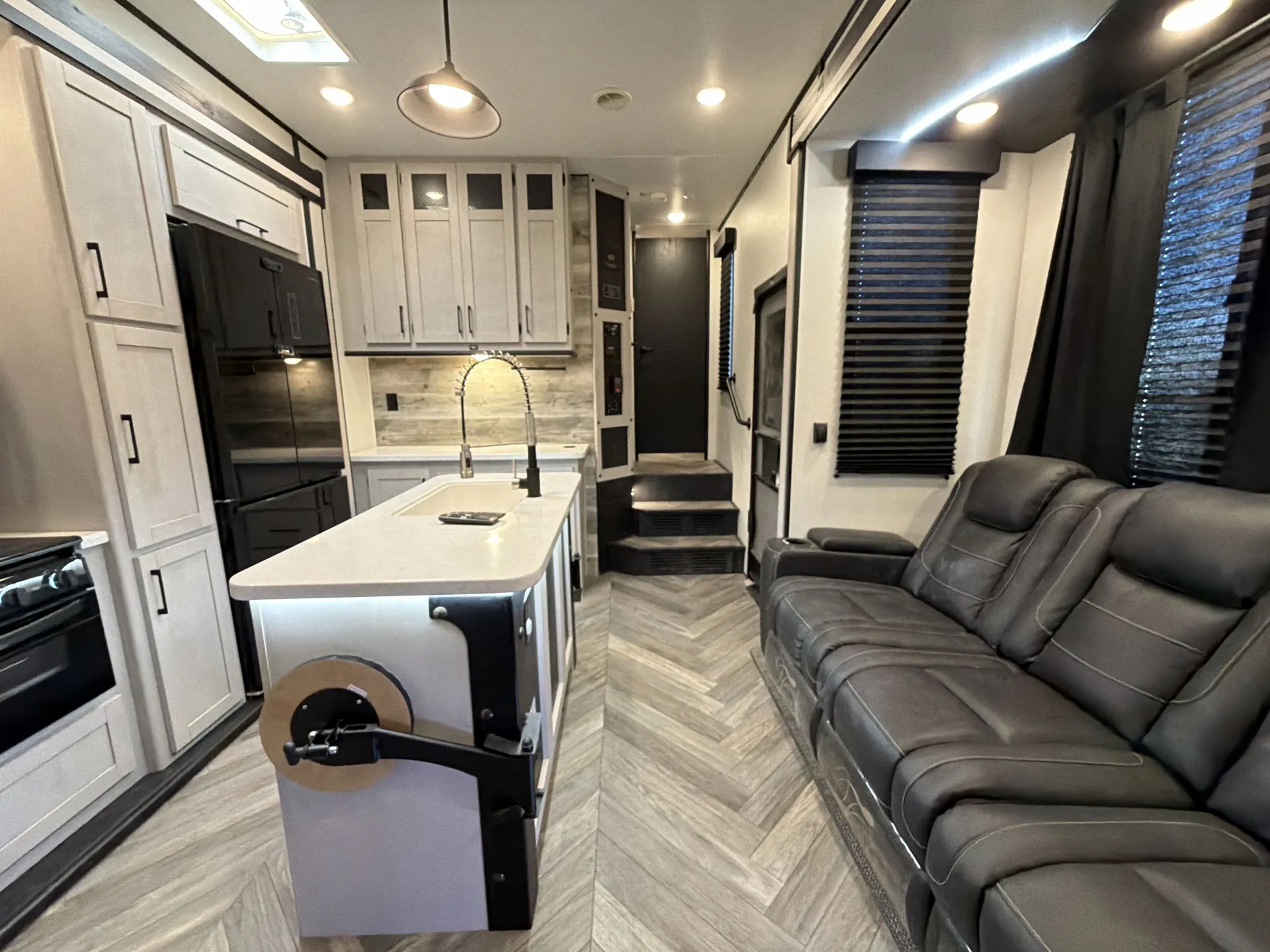 2024 Heartland Torque 418 — living area main