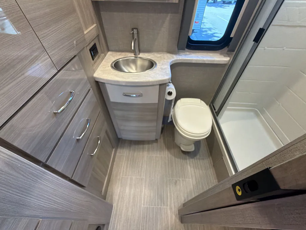2021 Thor Motor Coach Tiburon 24FB, Photos photo 16