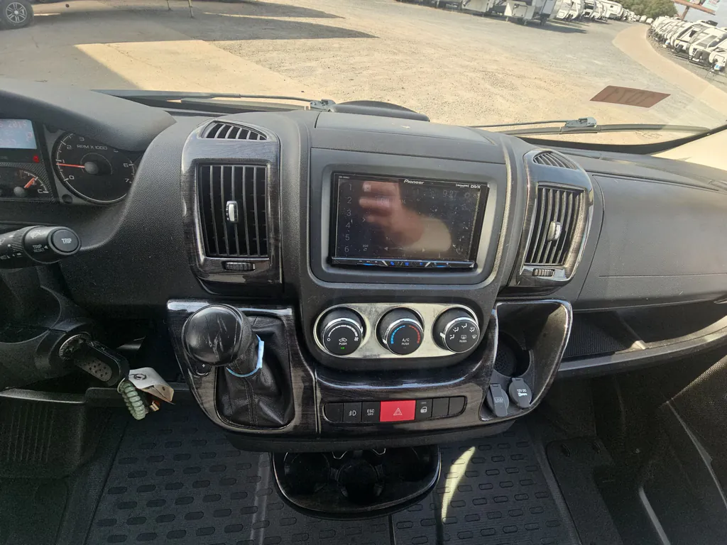2022 Winnebago Travato 59G, Photos photo 12