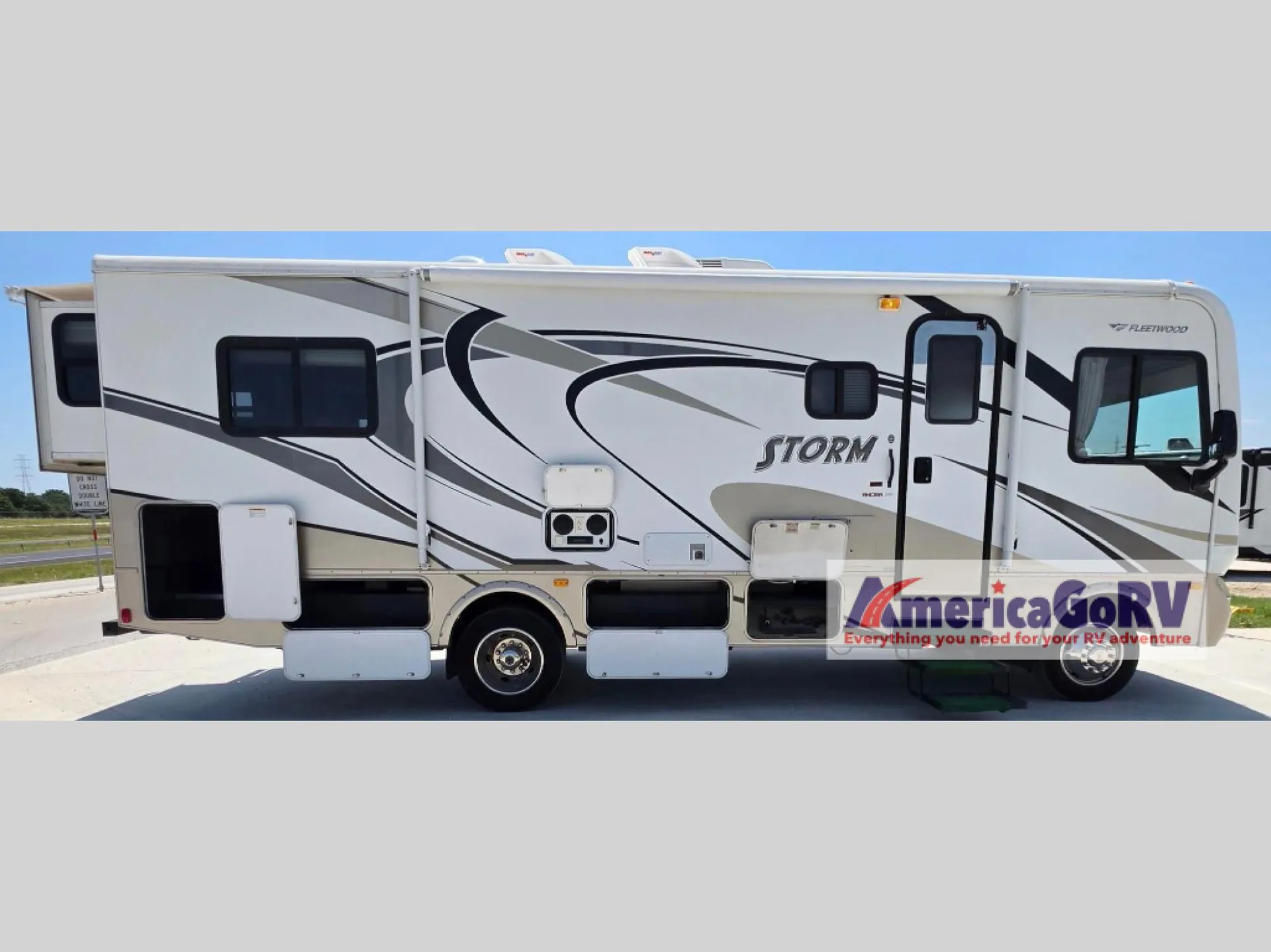 2011 Fleetwood Storm 28MS - Photo 4
