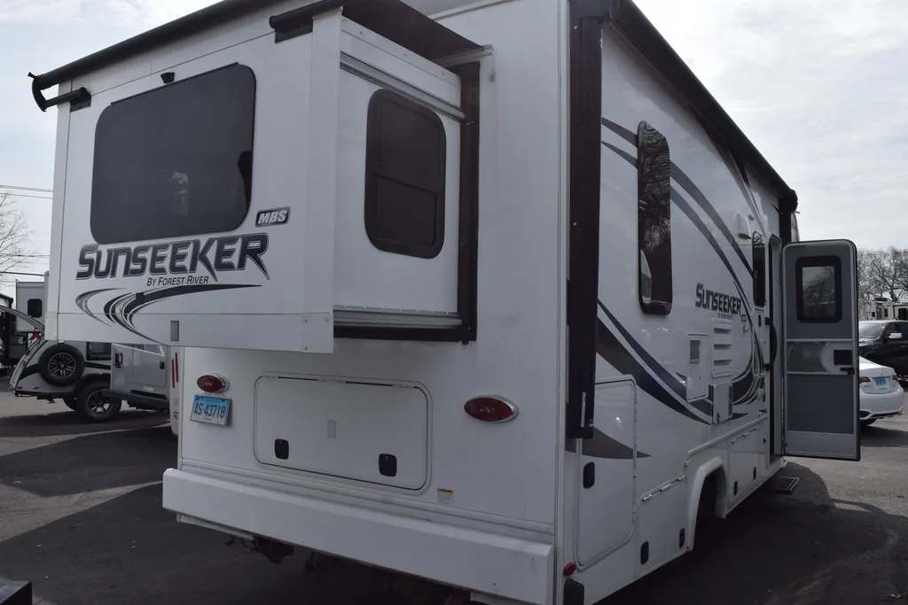 2020 Forest River Sunseeker MBS 2400R — Photo 5