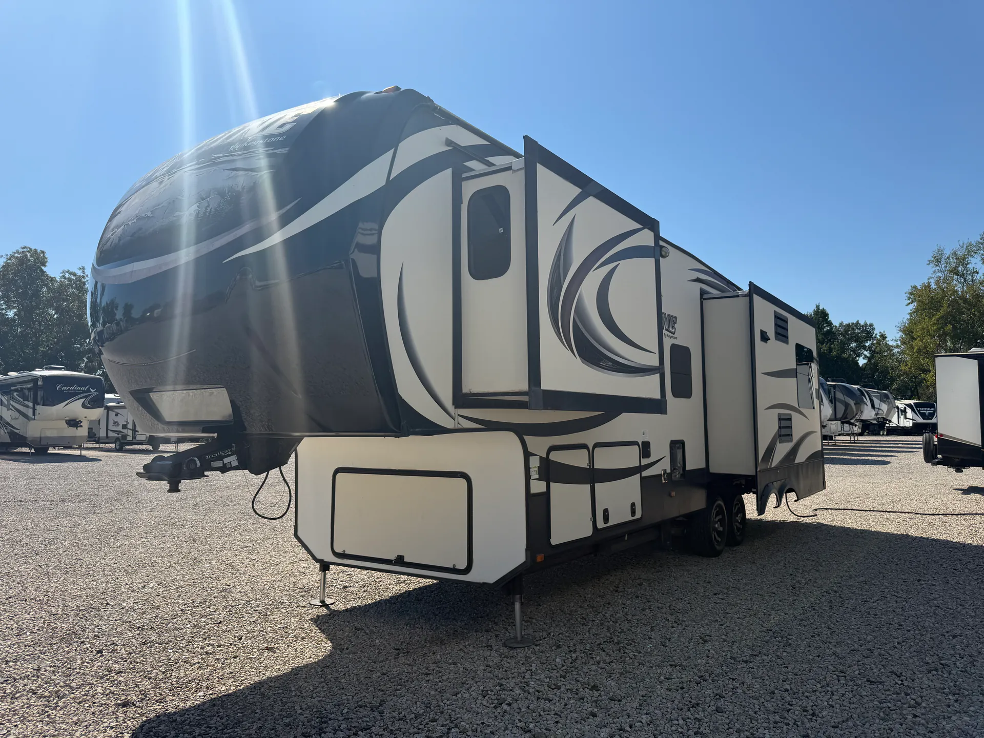 2015 Keystone Alpine 3010RE - Photo 4