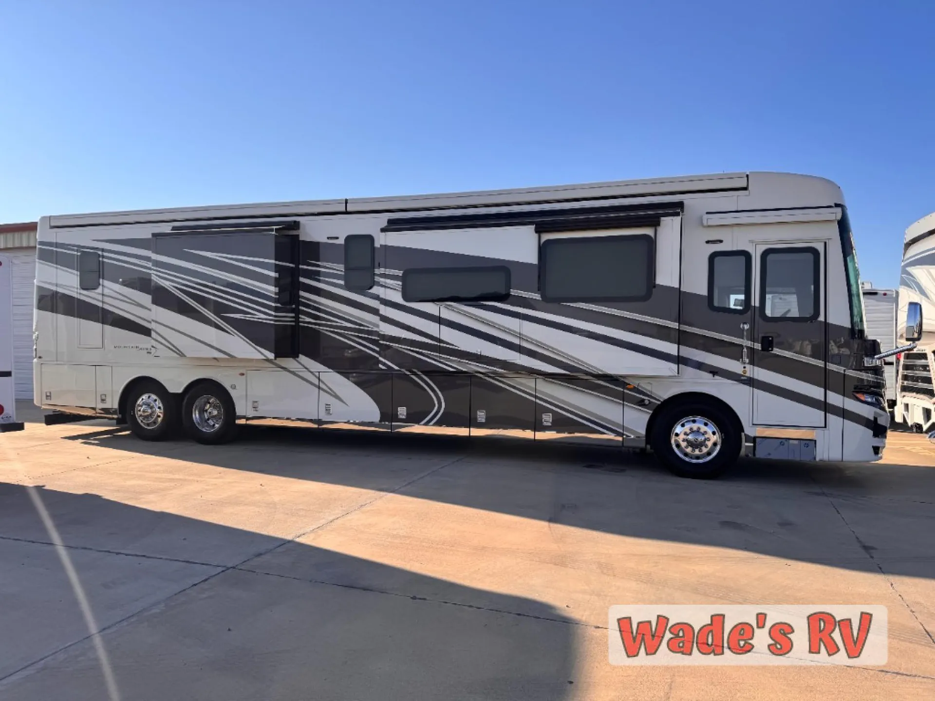2027 Newmar Mountain Aire 4551 - Photo 3